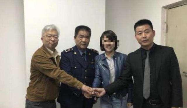 西安奔驰事件后续：200名车主上门退服务费！孕妇做车顶维权