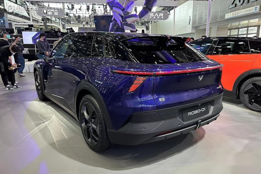 2022年广州车展：集度ROBO-01标准版实车