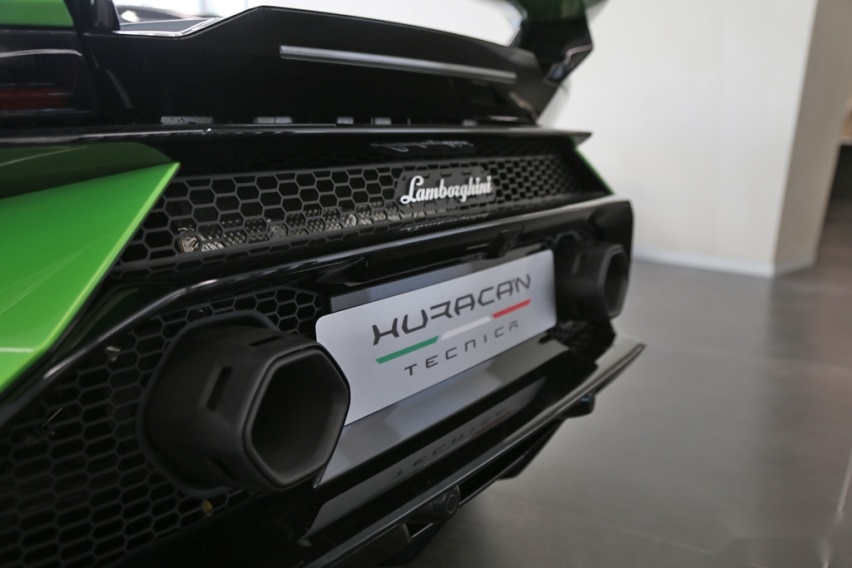 公路和赛道的极致融合，实拍兰博基尼Huracán Tecnica