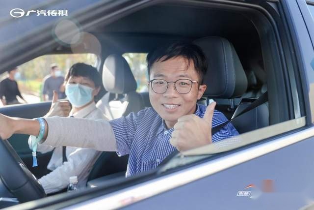劈弯挑战，无弯不“酷”！SUV卷王影酷南京上市
