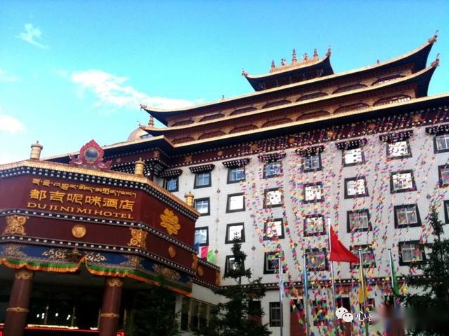 自驾车去西藏回忆（3）：三进香格里拉，逛古城看高原圆月！
