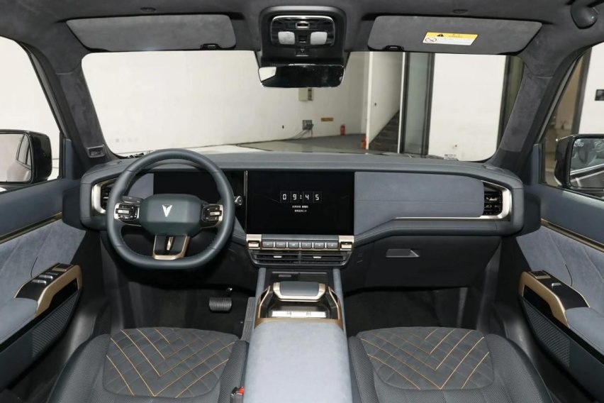 30万级新能源硬派SUV 方程豹豹5与深蓝G318怎么选？