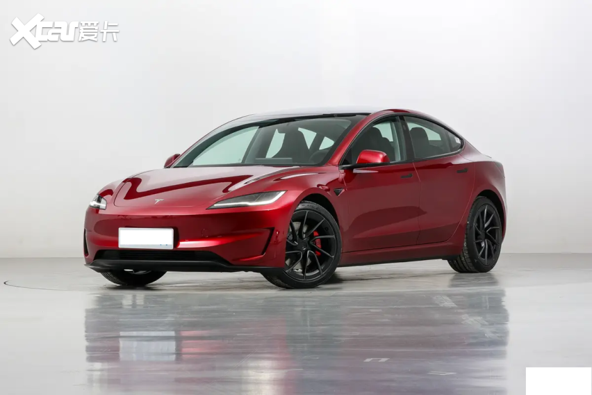 被国产围攻的特斯拉Model 3，又添了极越07新对手。