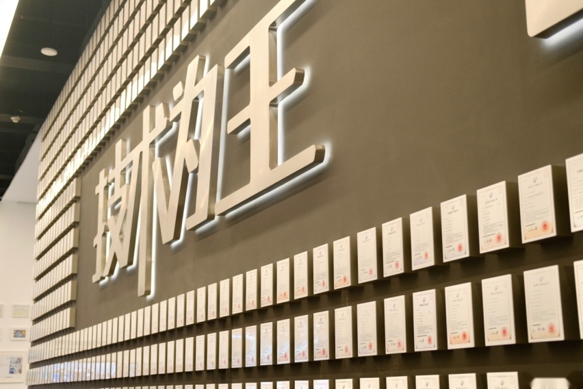 日均撞废两辆车 认真“虐车”只为强“汉”