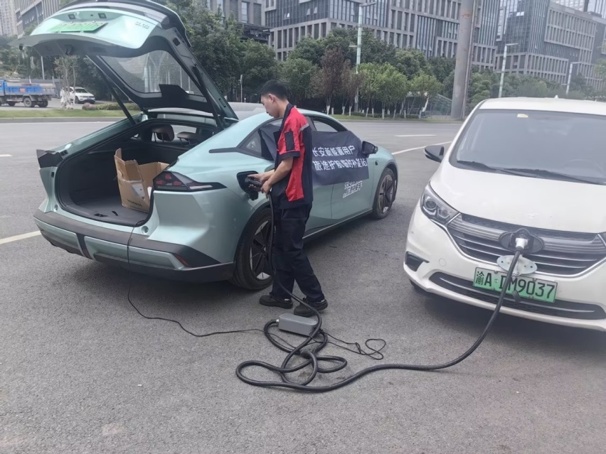 卷出新高度？20万级SUV居然配备副驾专属吸顶娱乐屏+双零重力座椅