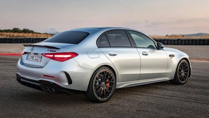 全新AMG C63发布！四缸2.0T能行吗？