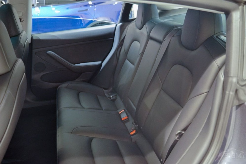 买燃油车还是电动车？宝马3系和Model 3您会怎么选？