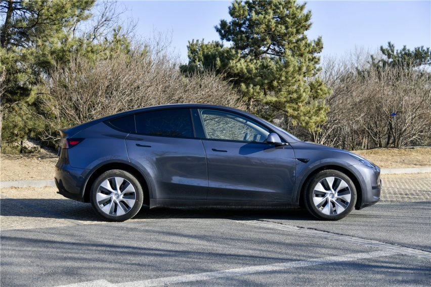 试驾国产特斯拉Model Y 向实用性倾斜 价格是真香