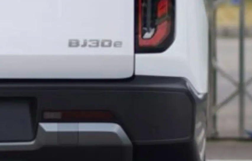 北汽新款混动轻越野车！BJ30e实车曝光，依旧缺乏插电式混动版本