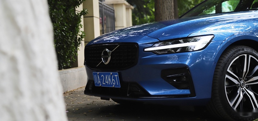 【鹏哥聊车】情怀和范儿有了，就是有点吵！这辆旅行车还挺运动！