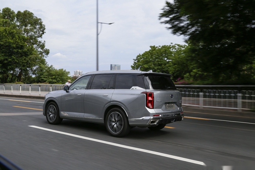 丰田THS加持！这三排座SUV售22.88万起 油耗堪比轿车！