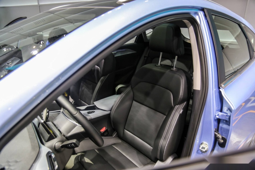 定位紧凑型纯电动 SUV 深港澳车展实拍几何 C