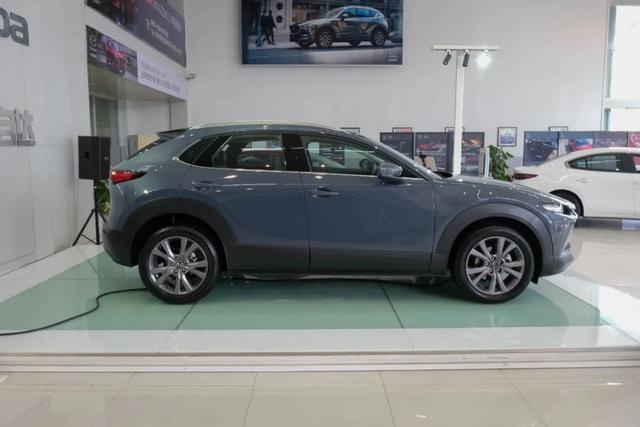 实拍Mazda CX-30：15万级“最美”SUV正式登场