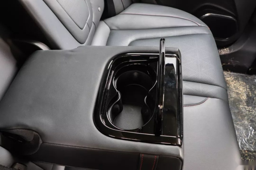 10余万买一台2.0T的中型SUV，奔腾T99只是虚有其表？