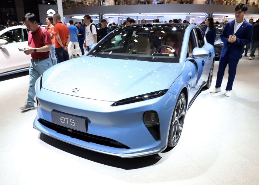 我们来看看中国新能源汽车市场有哪些趋势和挑战