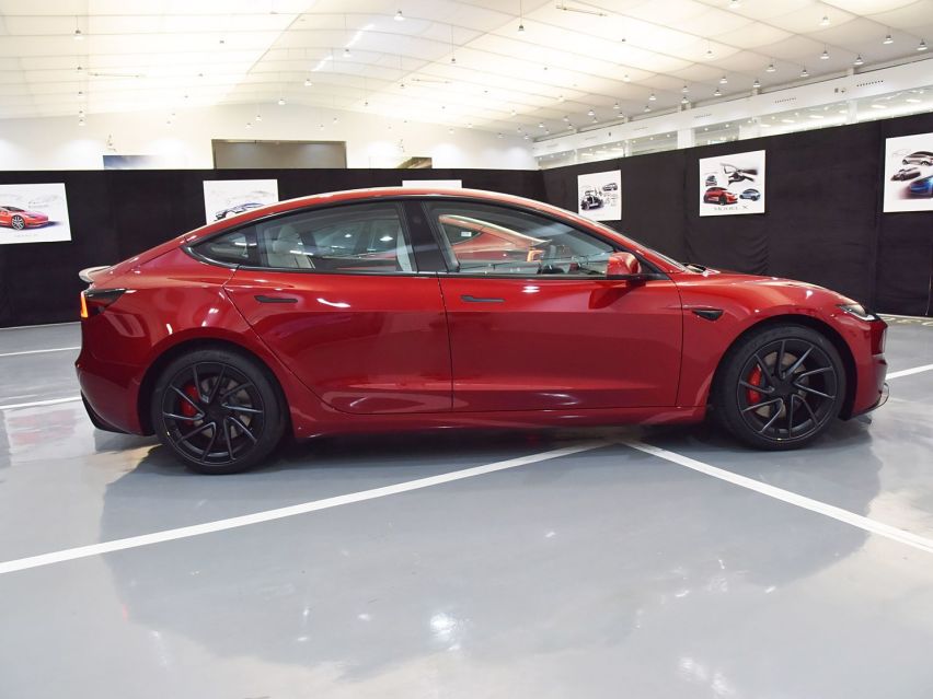 特斯拉Model 3高性能版来了，33.59万，零百加速3.1秒