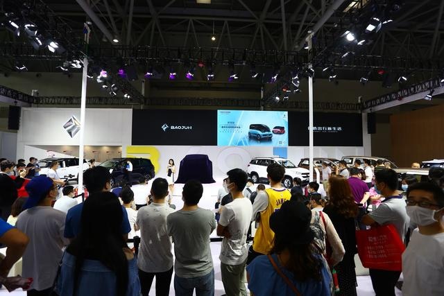 新宝骏E300/E300Plus重庆车展首发预售