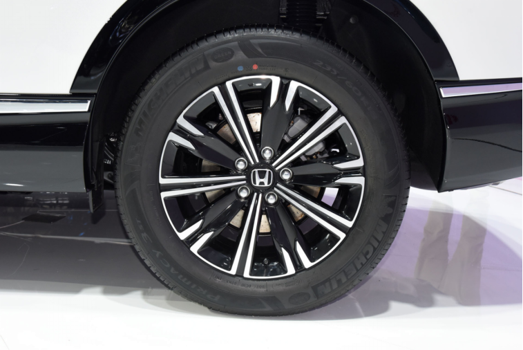 告别续航焦虑 本田CRV新能源235/60 R18换胎指南