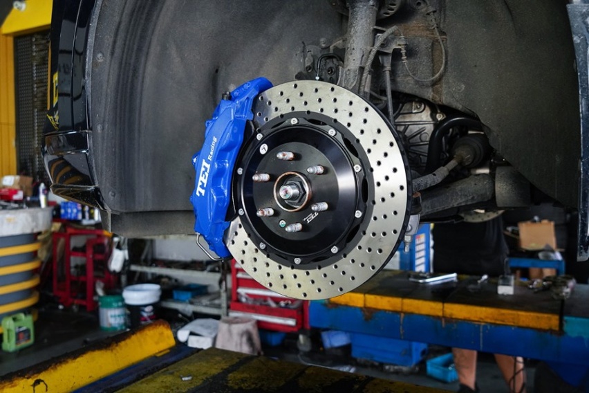 凯迪拉克XT6刹车改装前轮P60NS大六活塞套装TEI Racing