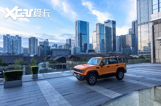 北京汽车全新BJ40刀锋英雄版开启预售，越野老炮们的新玩具来了