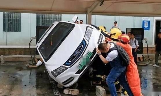 吉利帝豪EV自燃“拼凑”电动车还能走多远