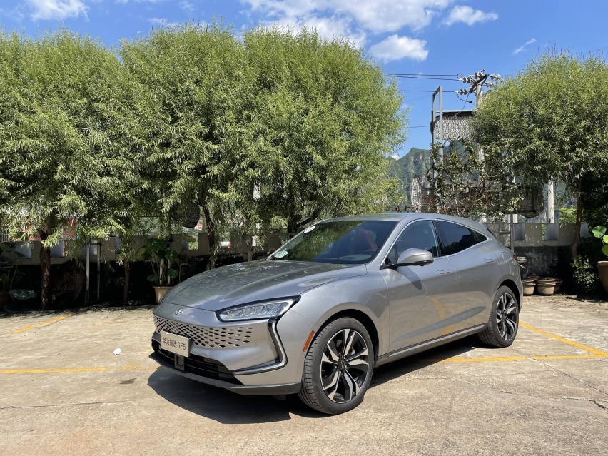 华为技术加持 续航里程超过1000km 试驾赛力斯华为智选SF5