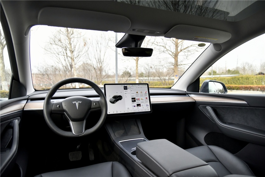 试驾国产特斯拉Model Y 向实用性倾斜 价格是真香