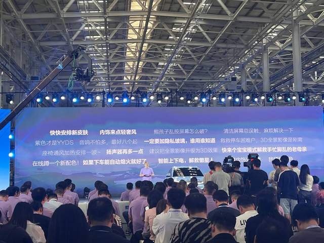 比亚迪又“掀桌子”了！新车降价四千还增配，年度冠军稳了？