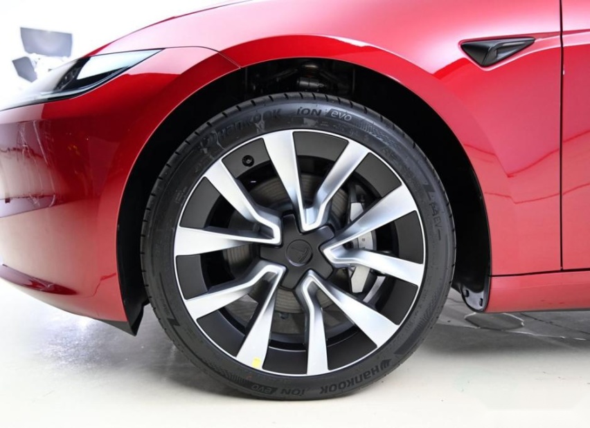 Model3更新已出现疲态，外观内饰设计小改，智能系统却依然落后