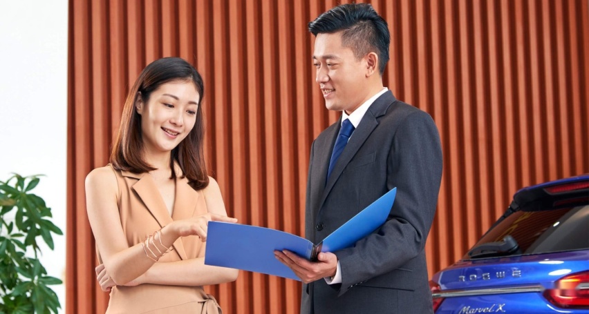 或将“两条腿走路” 荣威发布“好事成双”海报引人遐想