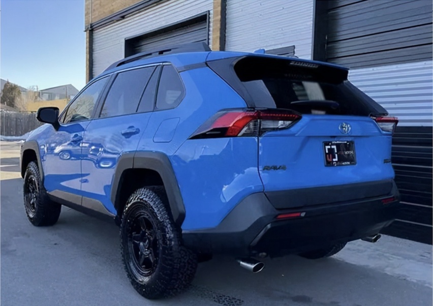 全新丰田RAV4海外实拍曝光 搭载2.5L发动机