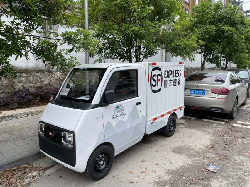 五菱E10谍照曝光，超萌的快递专用小车