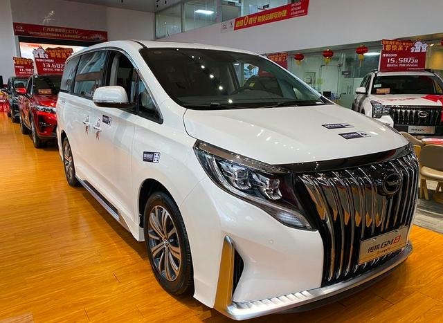 到店实拍2020款广汽传祺GM8大师版！油耗8.5L配2.0