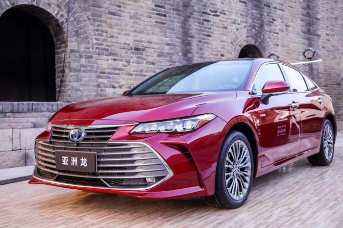 裸车25万内，凯迪拉克XTS与丰田亚洲龙，懂车的人选谁？