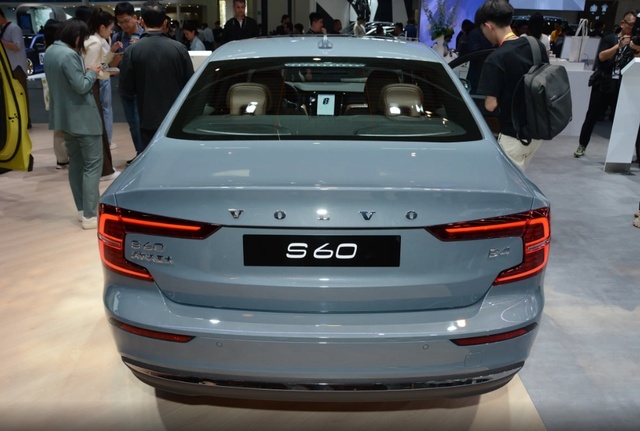沃尔沃S60值不值入手？售21.49万元起，B5动力组合