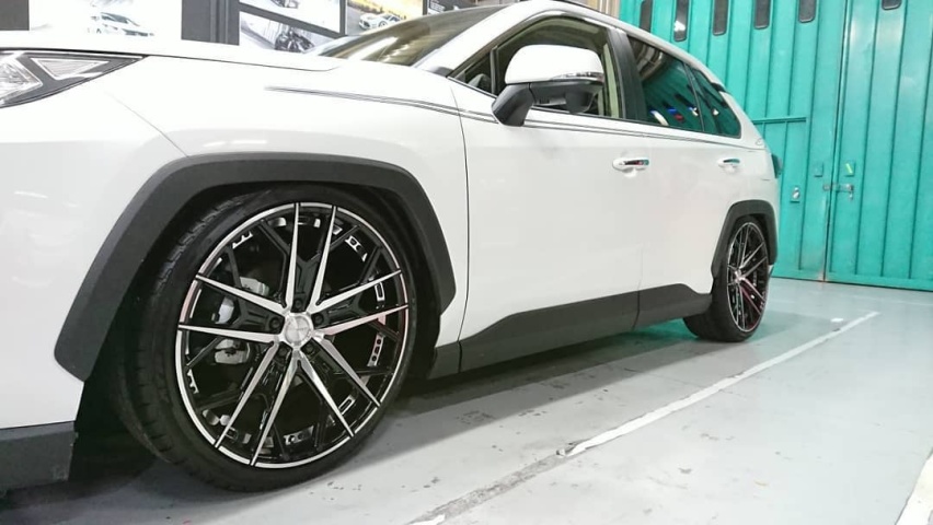 广州车展看到全新一代丰田RAV4不知道怎么改？Rowen外观