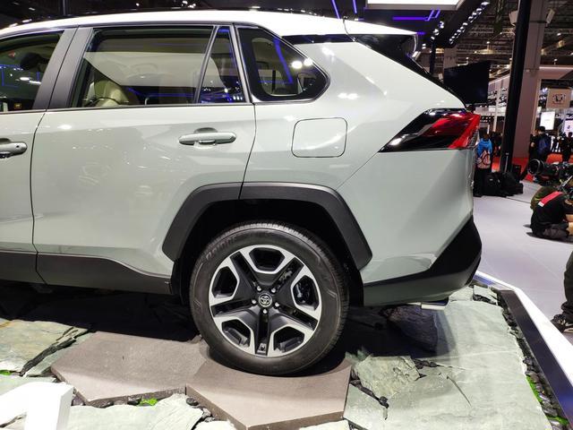 新一代丰田RAV4亮相 搭载混合动力系统 2.5L+8AT组合