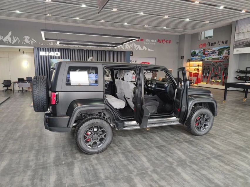 油耗仅8.5L，BJ40打出柴油牌，抢坦克300生意？