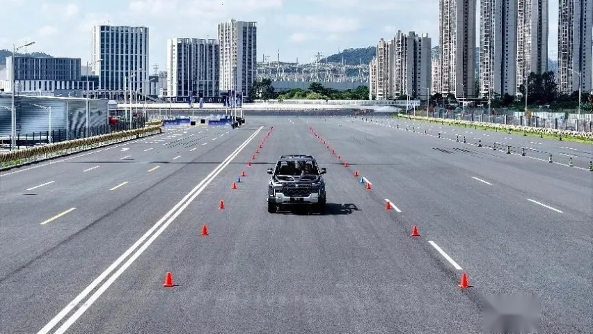 仰望一黑到底的科技？聊聊易四方概念车