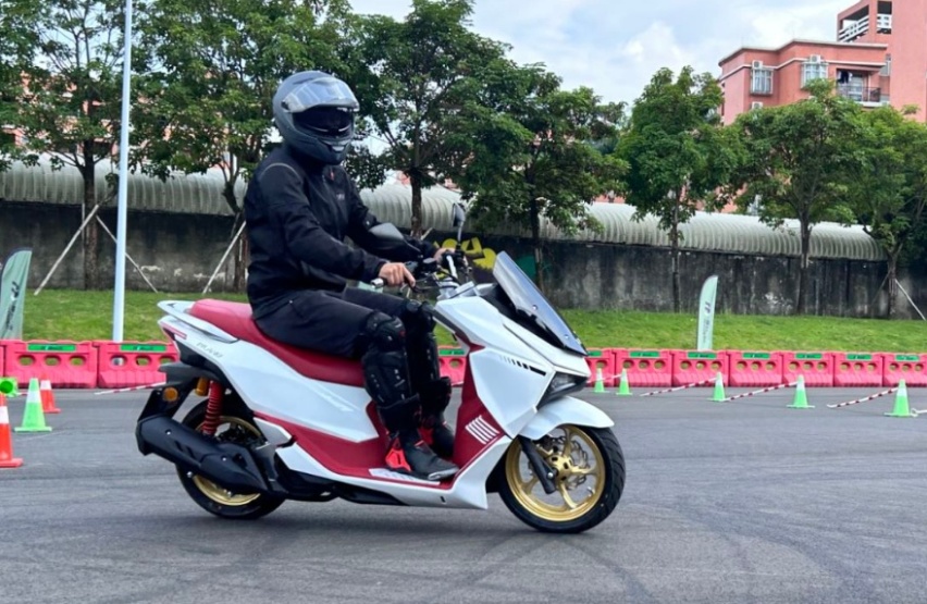 老厂制造！高配低价代表车型：原创外观，ABS+TCS，续航350km