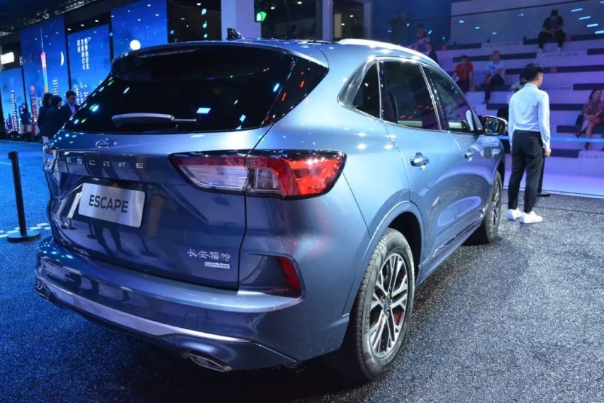 换代对新秀，全新丰田RAV4对比福特锐际，谁才是当红一哥