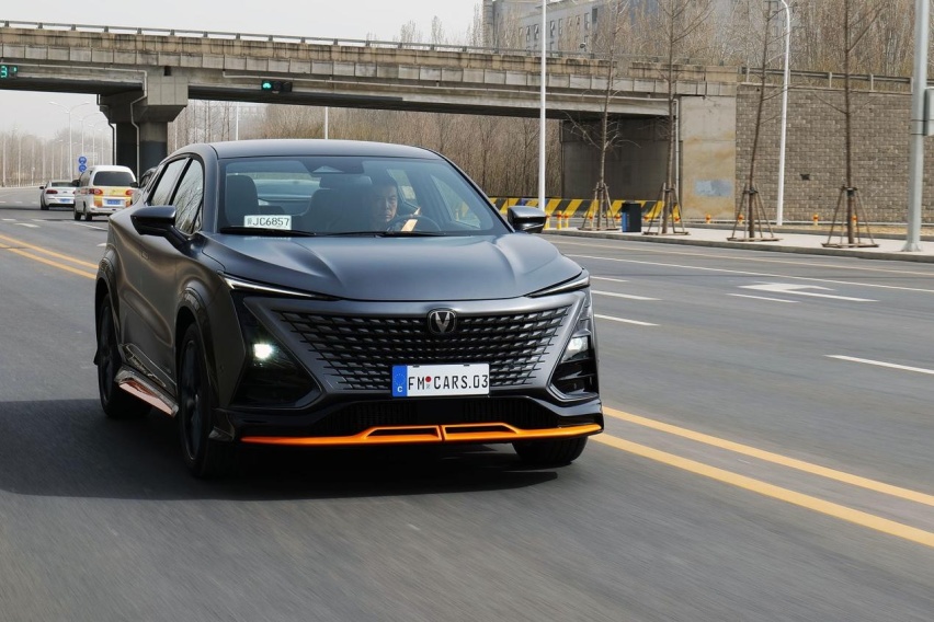 15万级最强智能SUV，第二代UNI-T的智慧座舱到底有多好玩？