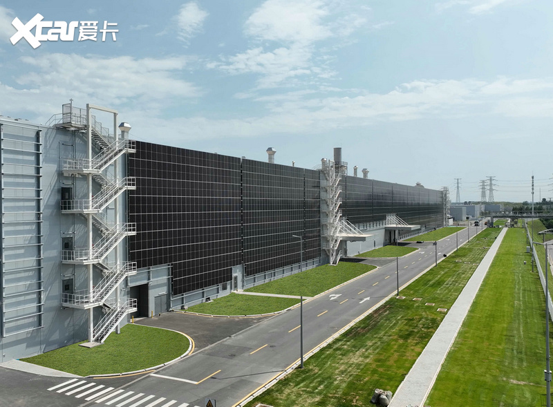 华晨宝马汽车有限公司总裁兼首席执行官戴鹤轩博士高兴的说道:"非常