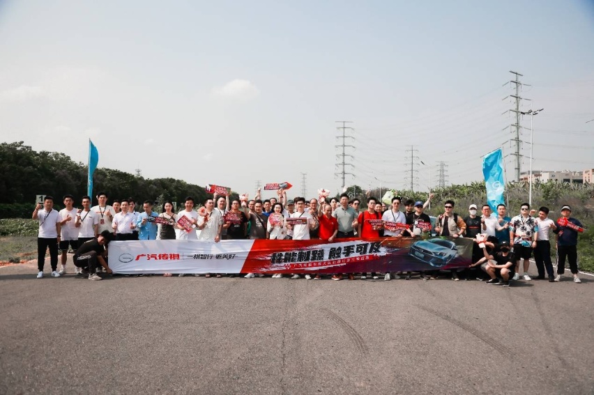 影豹R“原厂即特调” 拉响广汽传祺华南大区豹躁日第3季启幕·赛道嘉年华