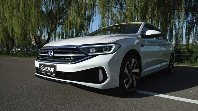 【e汽车】试驾2023款速腾——省油轻巧空间大，家庭出游全靠它