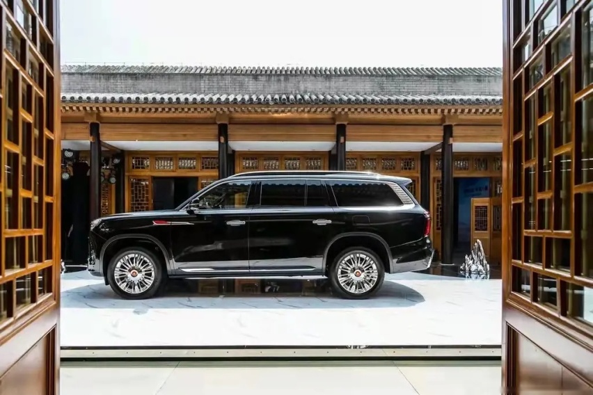 静态实拍红旗LS7 近5.7米车长+V8动力 豪华碾压凯雷德