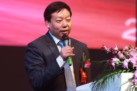 失信企业宣称加水就能跑 我是不是应该回去找化学老师算账