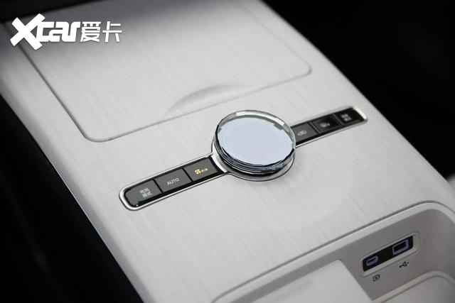 吉利银河E8龙腾版上市，降价1万-1.3万元，售价16.58万元起