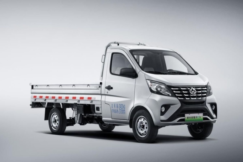 低成本大空间长续航，新长安星卡EV 13.98万起上市