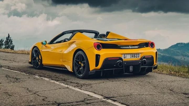 法拉利488 Pista Spider：敞篷也能跑得快
